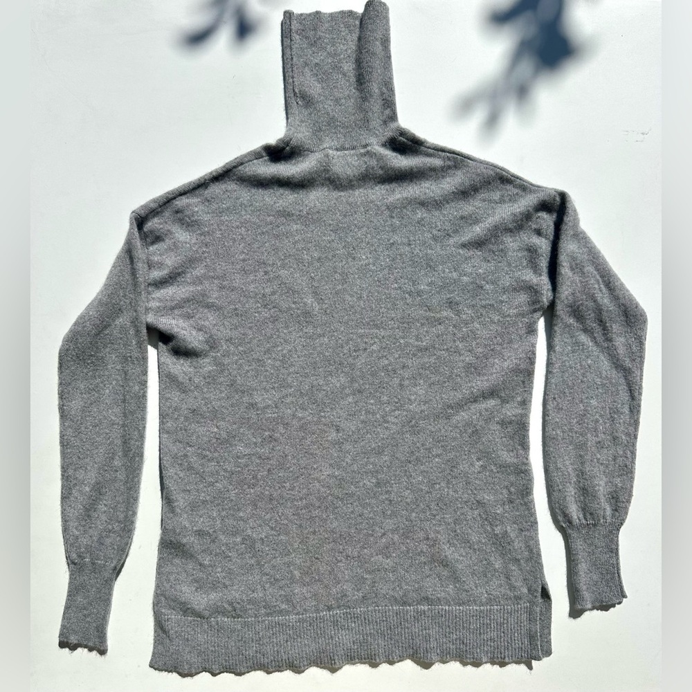 EUC Nordstrom 100% Cashmere Women's Gray Turtleneck Sweater, M - Picture 6 of 12